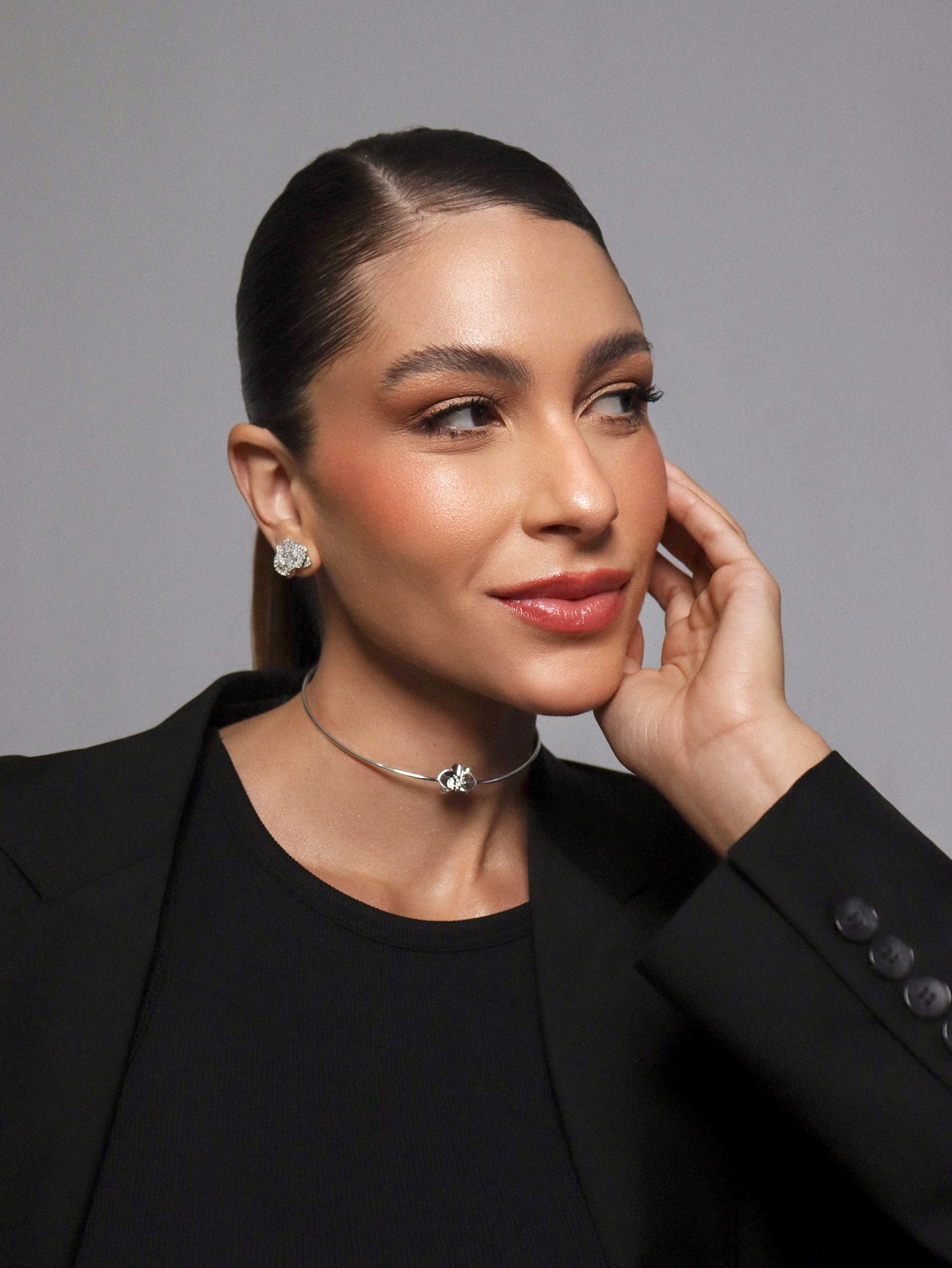 ORQUIDEA CRAVEJADA EARRING