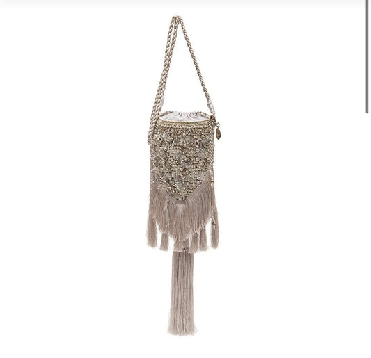 BOLSA BUCKET CROSSBODY RÁFIA AREIA PRATA